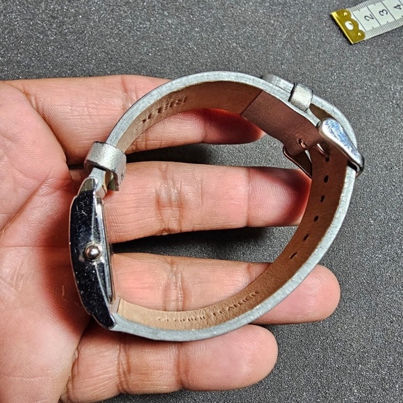 Relic Ladies Quartz Watch Silver Tone Rhinestone Bezel Gray Leather Strap Works - Picture 6 of 9